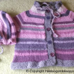 Strikket babyjakke og lue etter gammel oppskrift Strikket babyjakke og lue etter gammel oppskrift