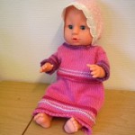 Baby born dukke: strikket kjole Baby born dukke: strikket kjole
